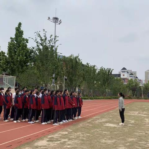 展体育课堂风采 共教研促成长——泗阳中学附属初级中学音体美学科组教研活动