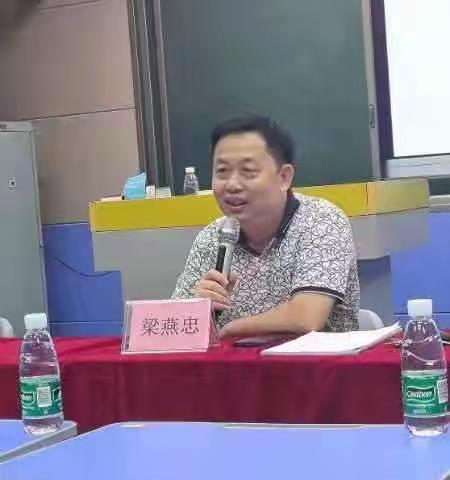 教学考评强自信，素养立意育新人
                                          ——海滨中心小学语文新课标学习