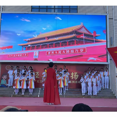 "中国中国，鲜红的太阳永不落"——龙岩一中锦山学校七年15班唱响红歌，赓续使命