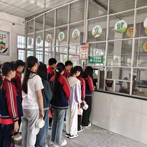 家校联动 共促食堂发展——蕲春县第三实验小学刘曹校区食堂开放日活动