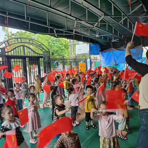 “小小爱国心，浓浓爱国情”琼中县蓝天幼儿园庆祝祖国妈妈生日快乐！