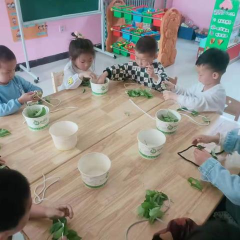 小班绳彩飞扬—花样玩绳