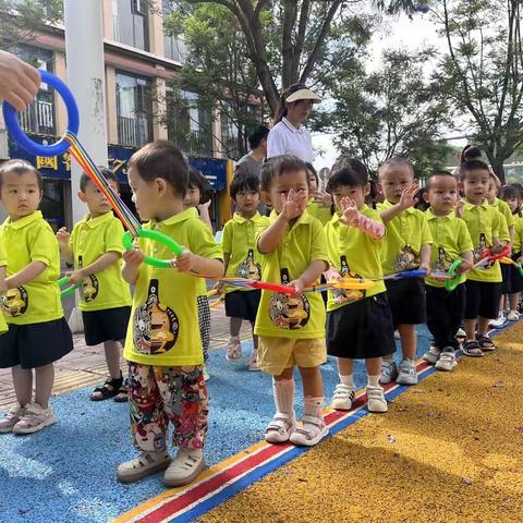 春田蜜蜜幼幼园 自然课堂之“放大镜下的世界”