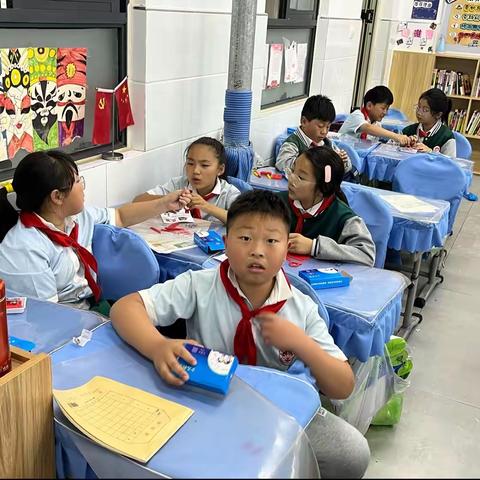 锦绣学校四年级2班鲨鱼课《机械手》