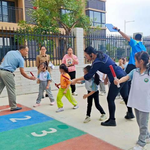 活力全开 搏出精彩——园博园小学2023年第二届校运会一年级迎面接力赛