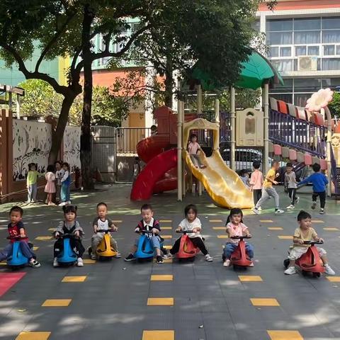 竹源中心幼儿园小小班11月精彩回顾