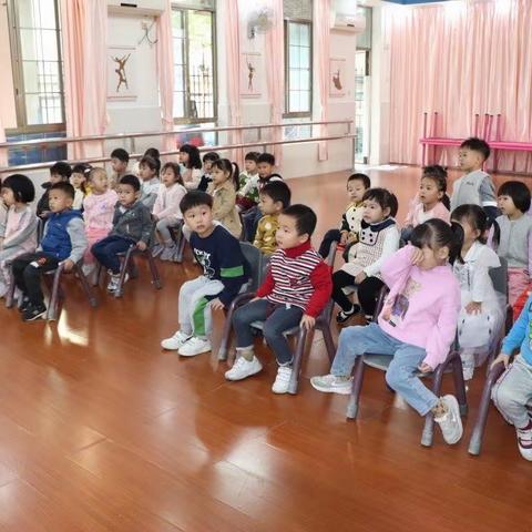 东湖洲幼儿园2023学年第一学期小一班、小二班《老鹰捉小鸡》主题汇报活动