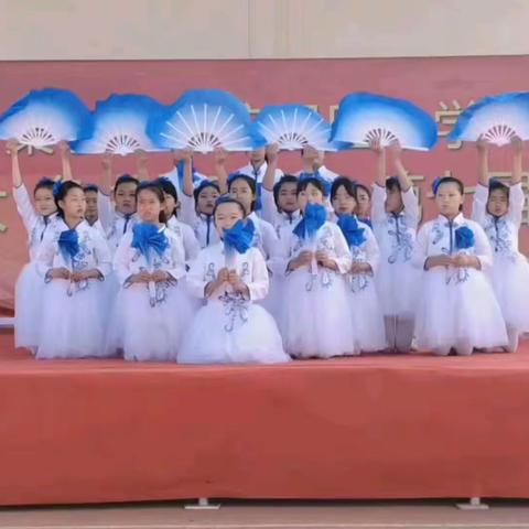 集宁区物流园区小学“学习二十大 争做好队员”六一艺术节暨少先队员表彰活动