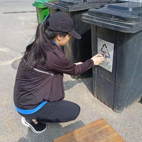 更换标识 为小区换新貌