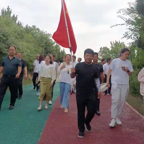 五台县党群服务中心：碧海花园社区：重温红色记忆，汲取奋进力量。