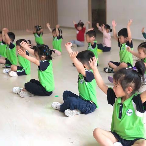 “时光清浅，用爱陪伴”摇篮树卓越幼儿园小一班五月总结