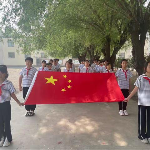 让我们永远保持一颗纯真的童心——石各庄中心小学第十七周升旗仪式