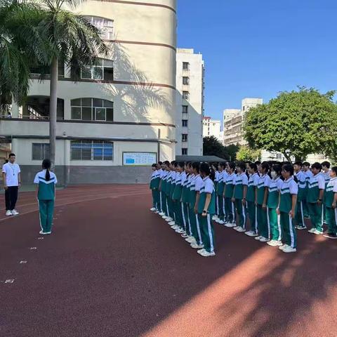 教学开放周展风采，提高教学质量——体育组公开课《跨越式跳高》