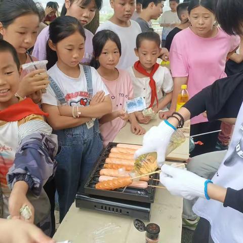 “跳蚤市场，快乐成长”——记麦田中学六一庆祝活动