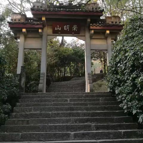 贯穿南明山的溪流