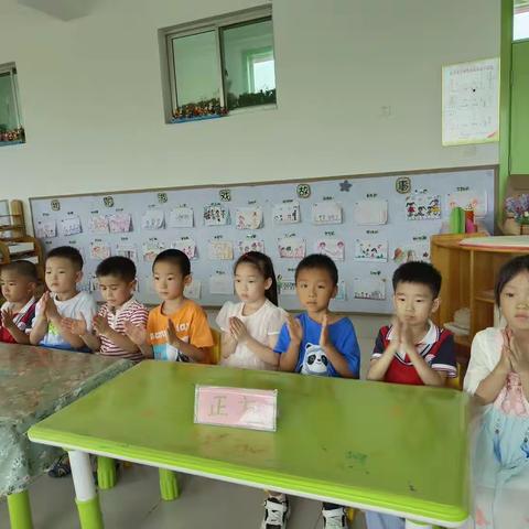 辩论赛《晴天好还是雨天好》——陈户镇中心幼儿园大一班周活动