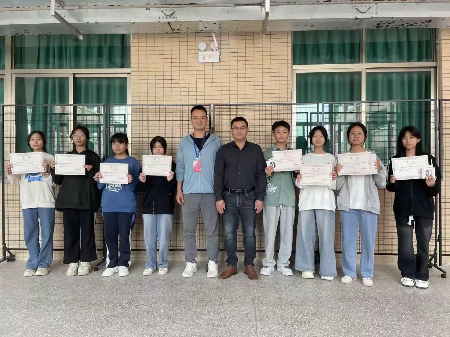 简篇-我校学生参加镇“小手拉大手,创建卫生镇”手抄报比赛喜获佳绩