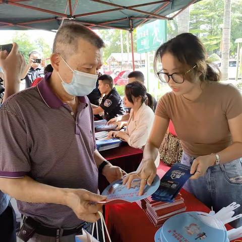 那大镇人民政府开展学习贯彻《信访工作条例》宣传活动