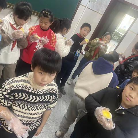 界牌中心小学四（6）班 烹饪活动开吃啦！