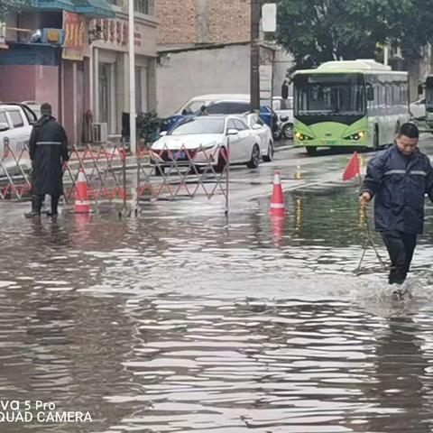 风雨中坚守   岗位上练兵