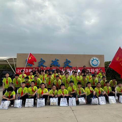 【人民至上】热爱科学 崇尚科学 ——— 涞源县第二小学参观气象站活动纪实