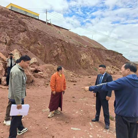 风雨无阻 ，囊谦支行清收不良在路上