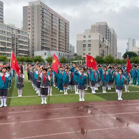 “学习二十大 争做好队员”——十四校知行分校一年级新生入队仪式