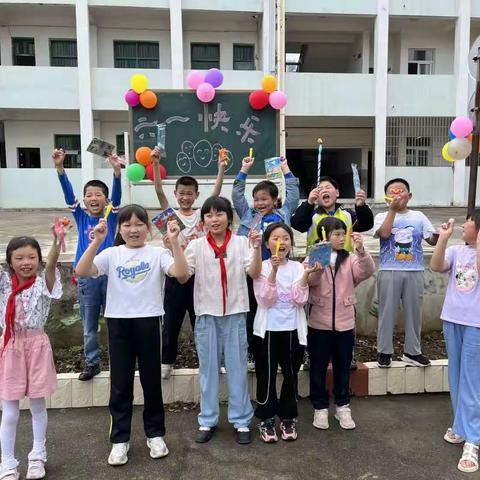 妈妈，我赢了！这个小奖品送给你——随县澴潭镇大碑小学庆六一亲子趣味活动展示