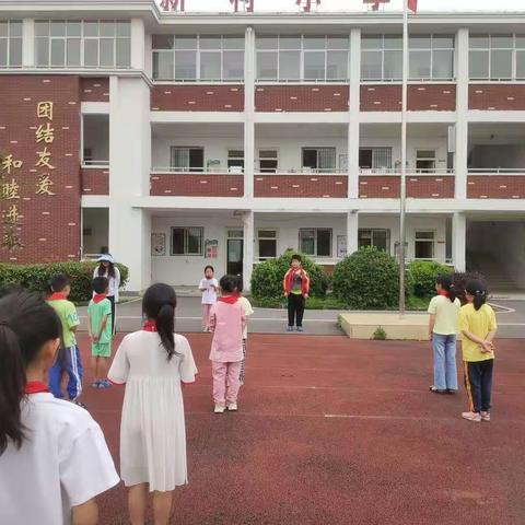 团结向上，不惧风雨