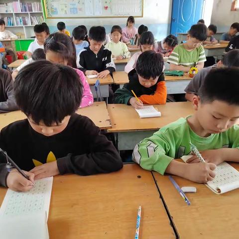 练一手好字，传一代文明——李程庄小学二年级硬笔书法掠影