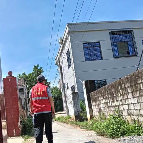 板桥镇下园村网格员开展辖区“六水共治”宣传工作