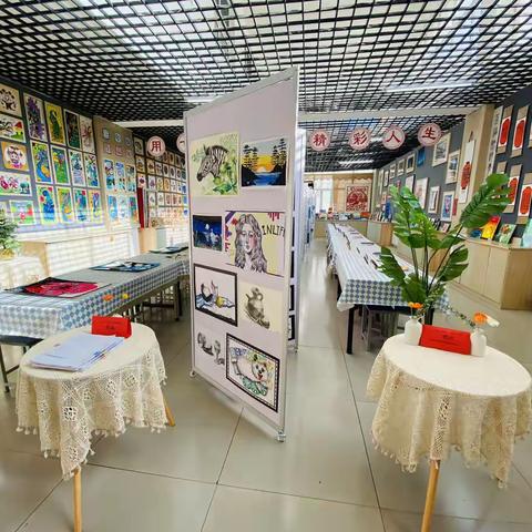 杭锦旗龙子心小学六年级画展                                       暨各年级美术社团