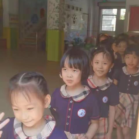 记星华幼儿园参观学校记