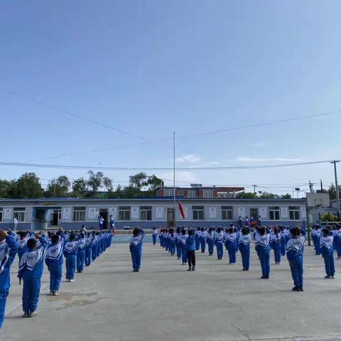 领巾飘扬，梦想起航——联合镇大三家小学“六一”儿童节新少先队员入队仪式暨表彰大会