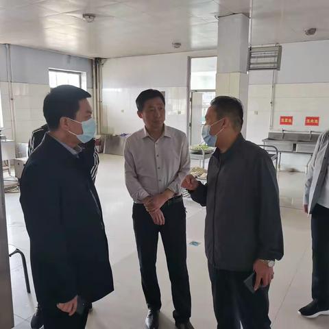 端氏镇人民政府镇长豆帅红，沁水县教育局党组成员马振兴到端氏镇中心学校进行“六一”前安全指导慰问