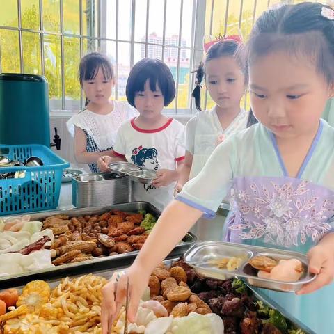 “幼”见美食   “悦”享美味——秀屿区机关幼儿园中五班迎“六一”自助餐活动