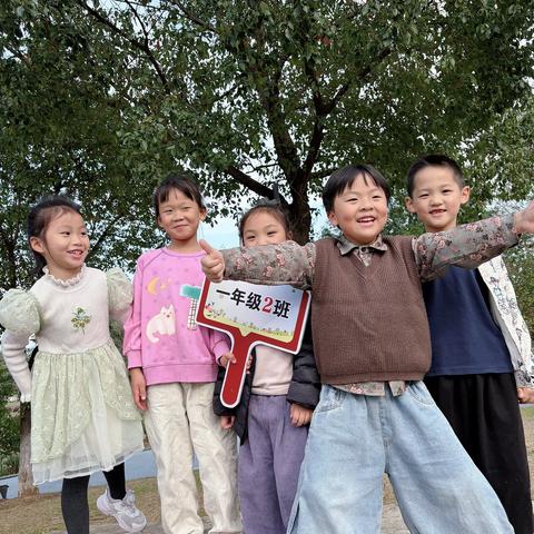 “趣”享假期，拥抱自然——凤凰城小学一（2）班假日活动