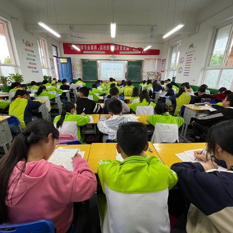 “数学乐园”手抄报——紫荆街道办三兴小学数学学科活动