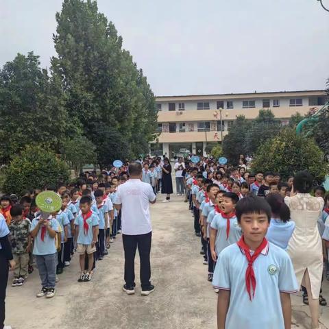 陈风学校升旗仪式