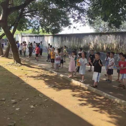 青坑学校鸡蓬教学点"六一儿童游园活动"