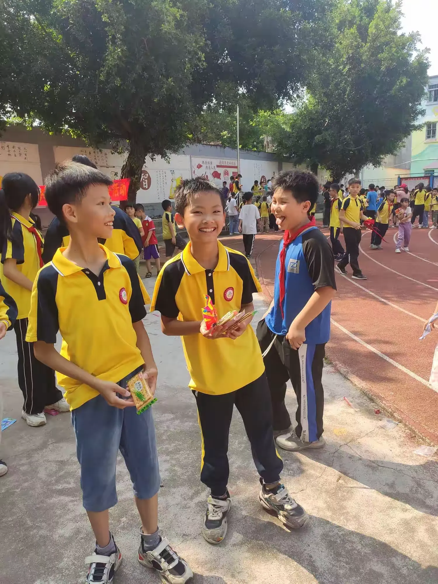 简篇-“快乐童心,放飞梦想”——素龙小学庆祝国际“六一”儿童节