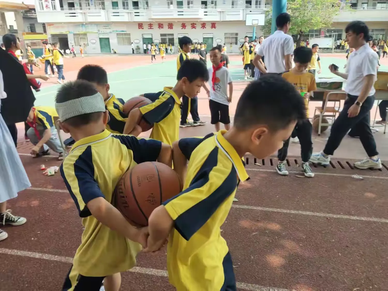 简篇-“快乐童心,放飞梦想”——素龙小学庆祝国际“六一”儿童节