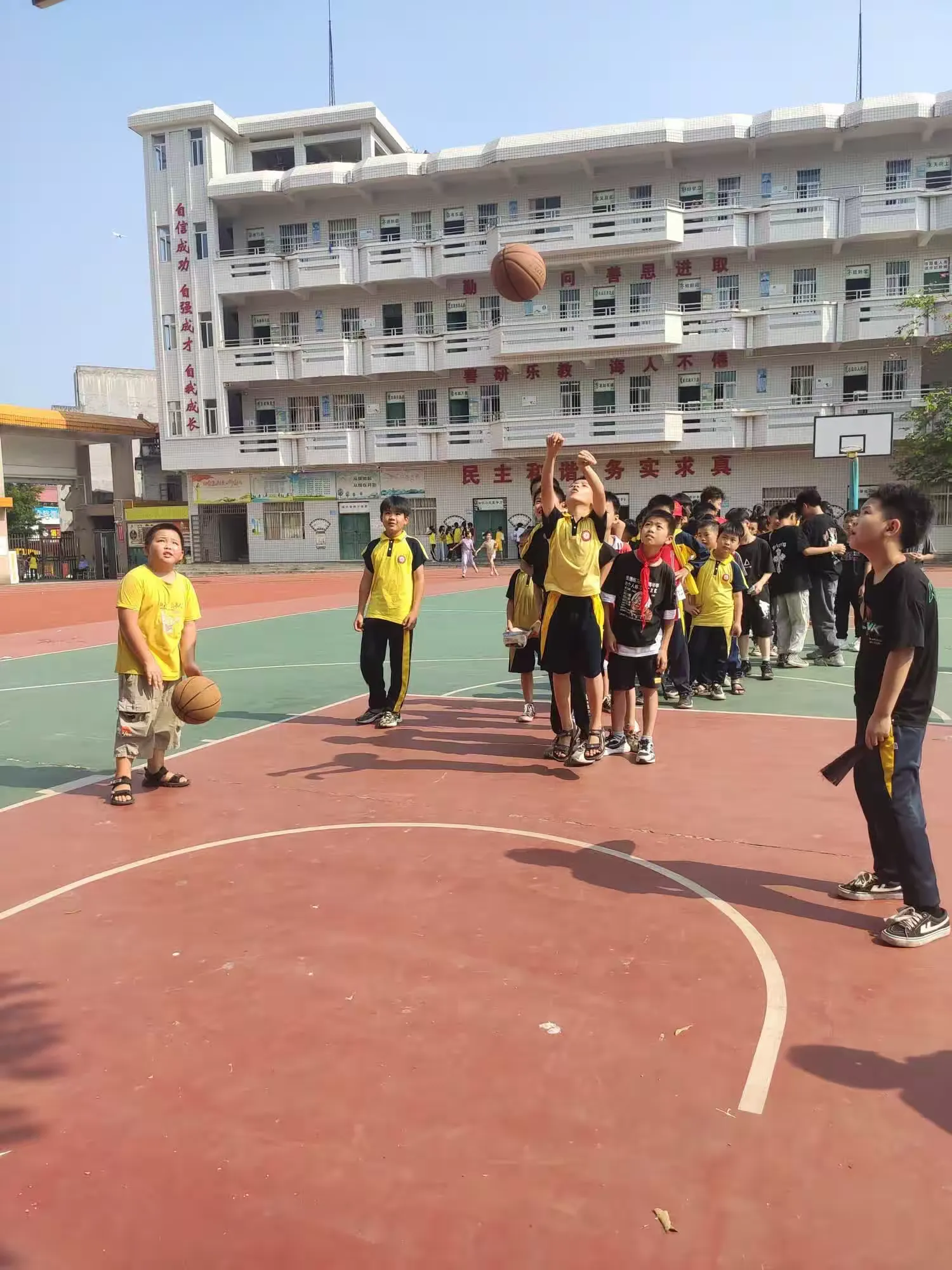 简篇-“快乐童心,放飞梦想”——素龙小学庆祝国际“六一”儿童节