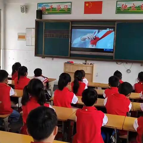 你好，红领巾！——东明县长兴集乡六号新村小学一年级分批入队