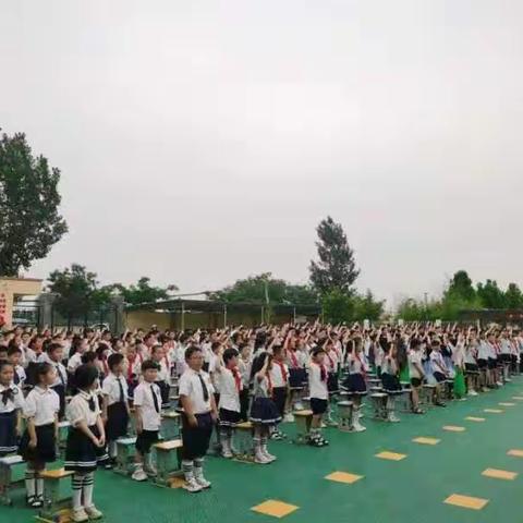 “向小英雄学习”应举小学六一节目汇演