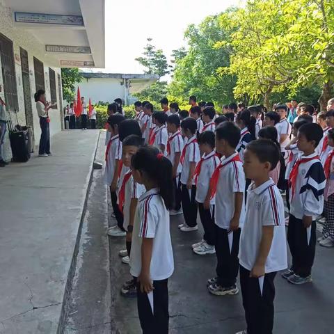 浮山镇大坡小学“我爱红领巾，我爱少先队” 新队员入队仪式