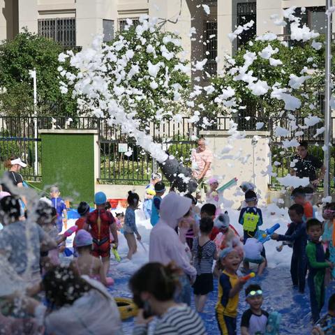 【泡沫之夏，奇幻泡泡趴】——蝶景湾幼儿园泡沫之夏活动