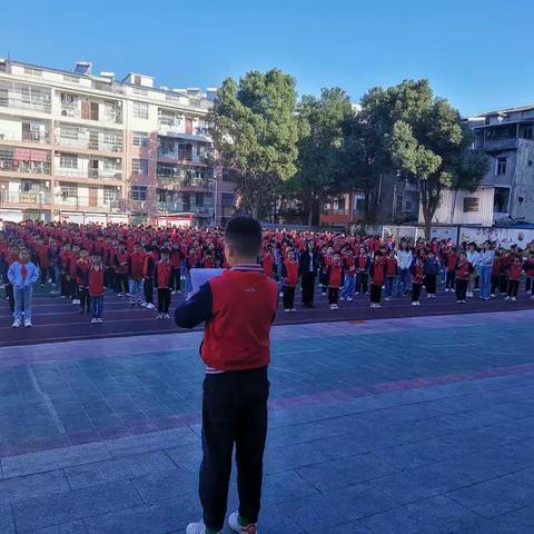 蕲春县第四实验小学“爱眼护眼在行动”共同守护明亮双眼