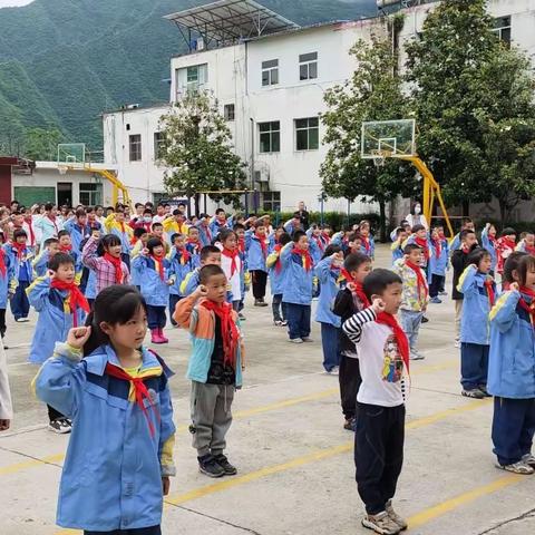 学习二十大      争做好队员—南宽坪镇中心小学2023年春少先队入队仪式