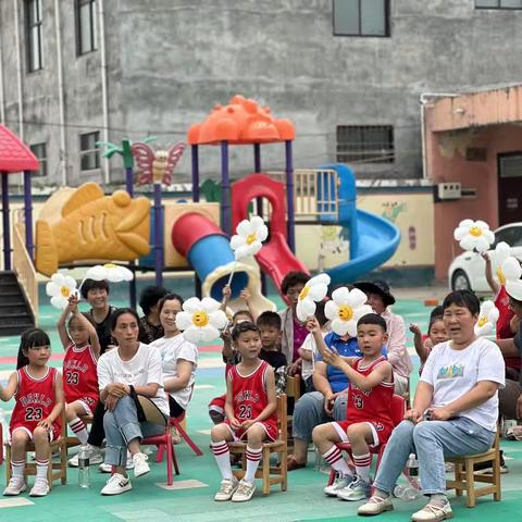 小手拉大手，快乐动起来 －－五里源乡中心幼儿园六一亲子运动会